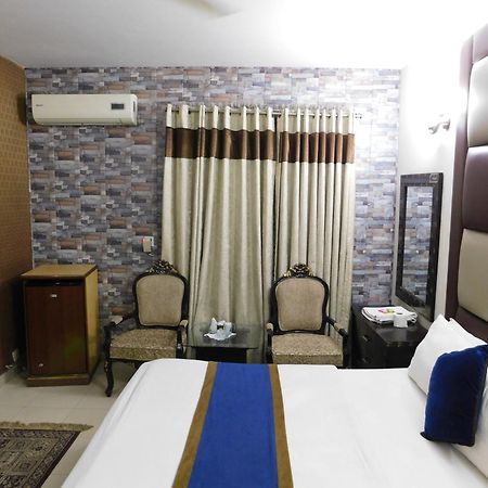 Hotel Tourist Inn Lahor Kültér fotó