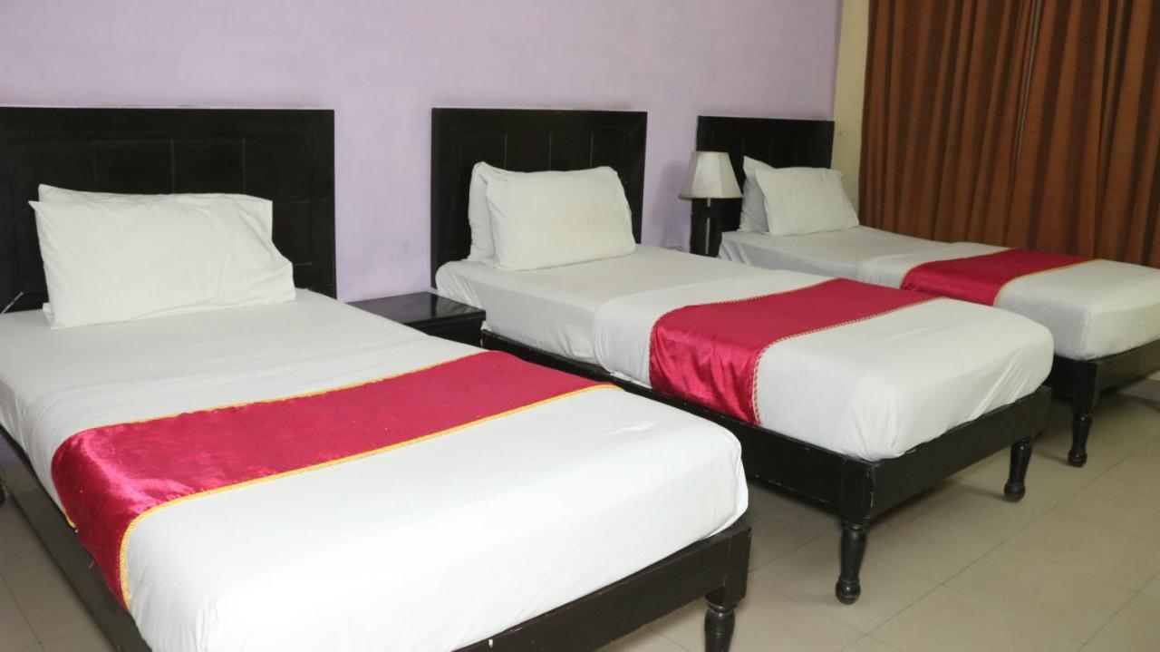 Hotel Tourist Inn Lahor Kültér fotó
