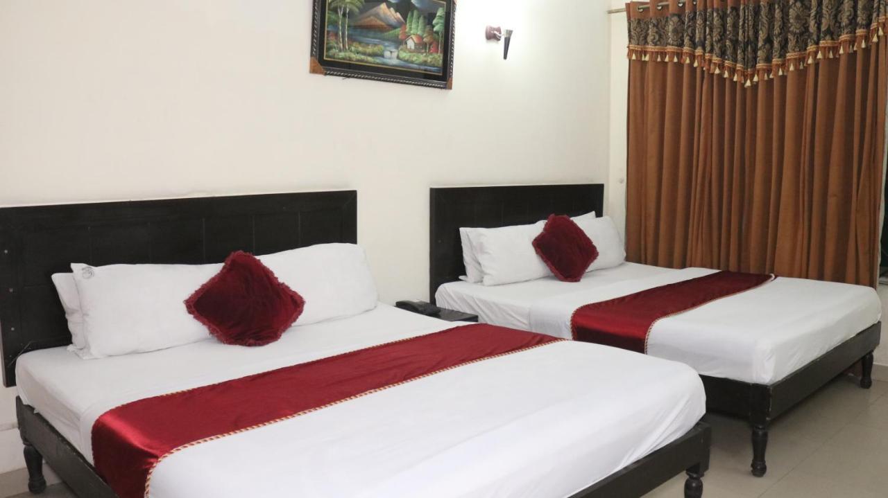 Hotel Tourist Inn Lahor Kültér fotó