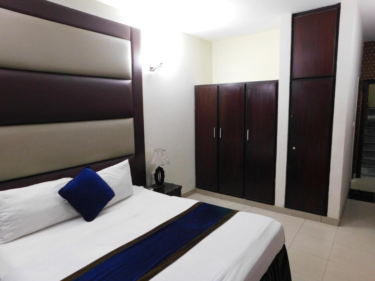 Hotel Tourist Inn Lahor Kültér fotó