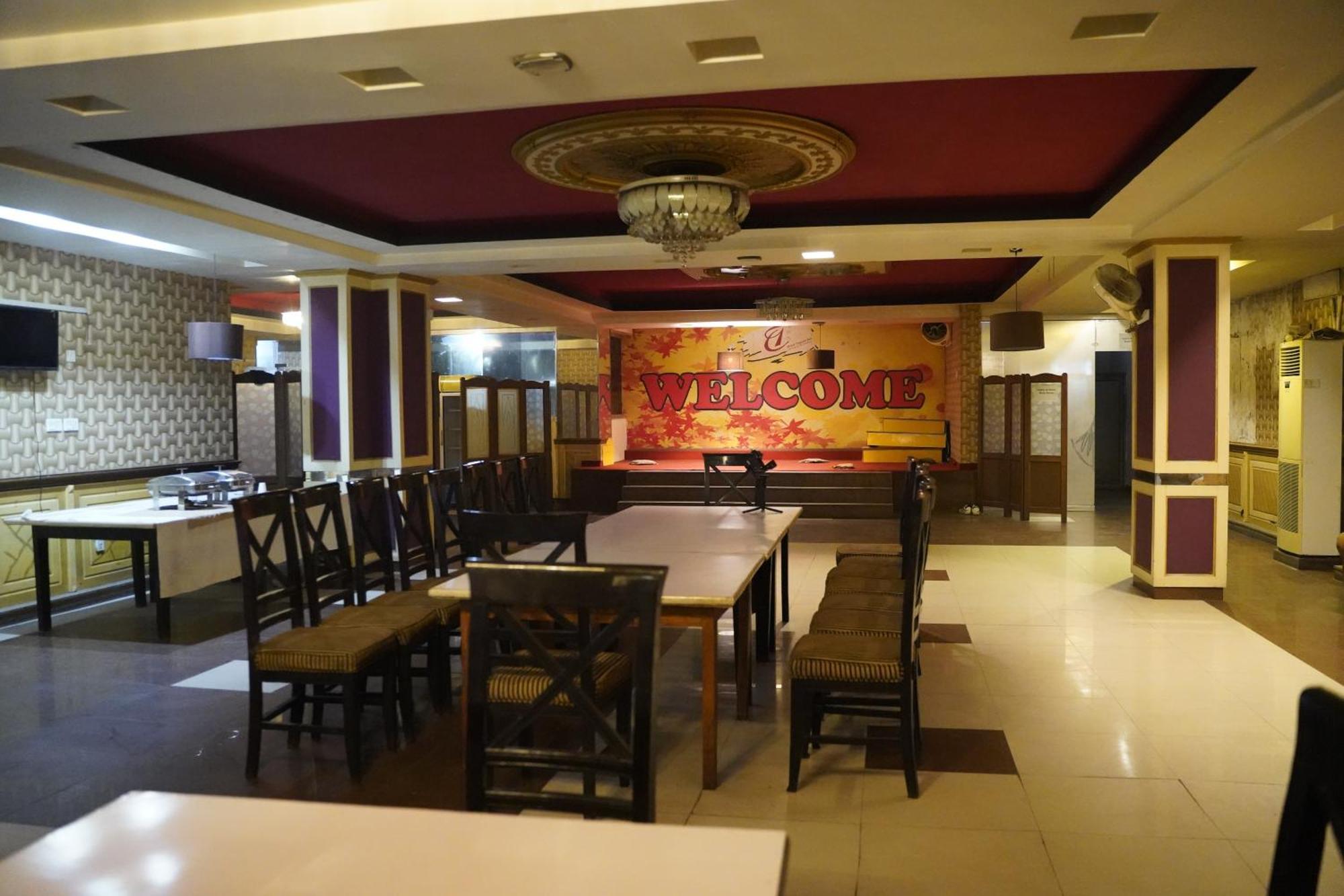 Hotel Tourist Inn Lahor Kültér fotó
