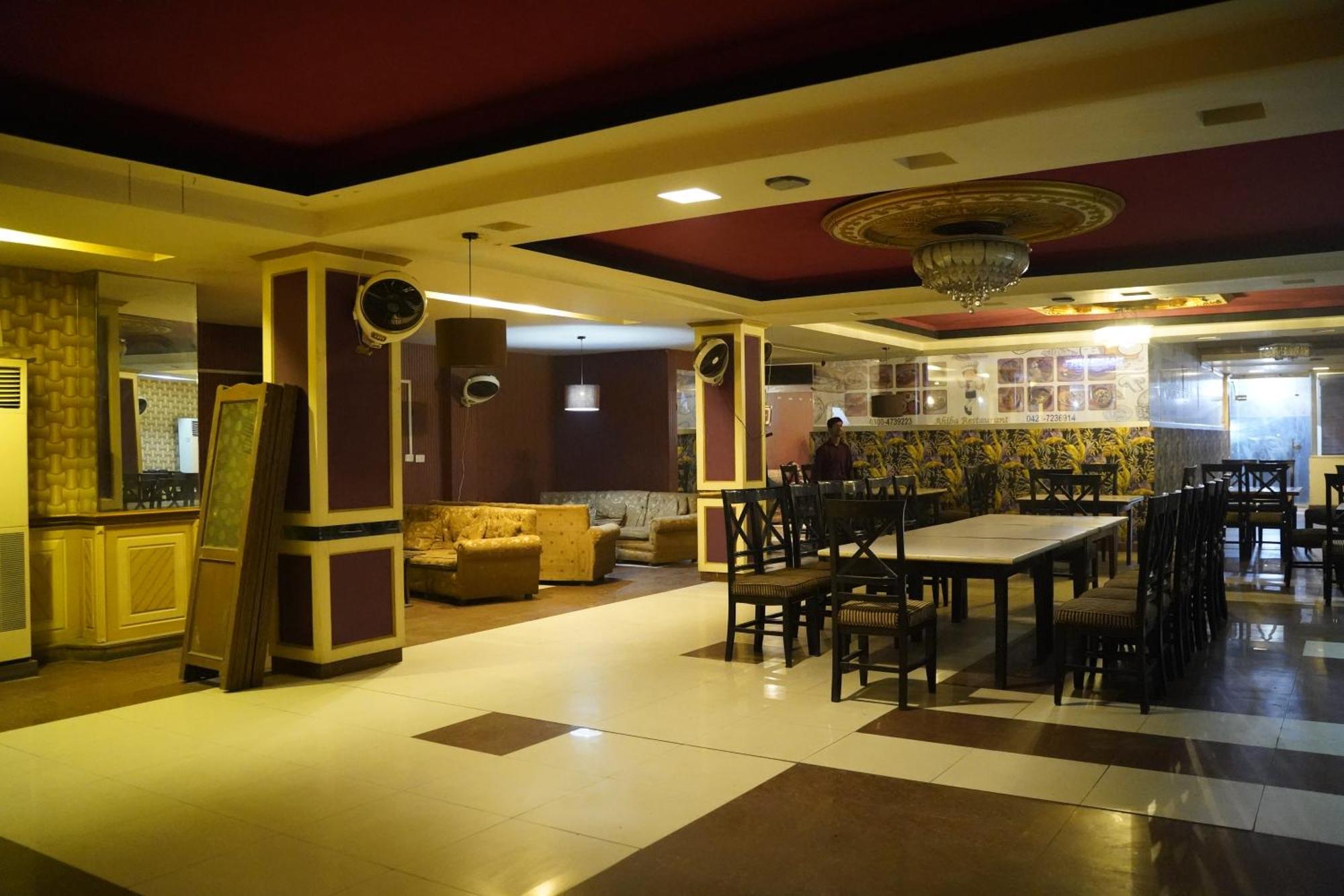 Hotel Tourist Inn Lahor Kültér fotó