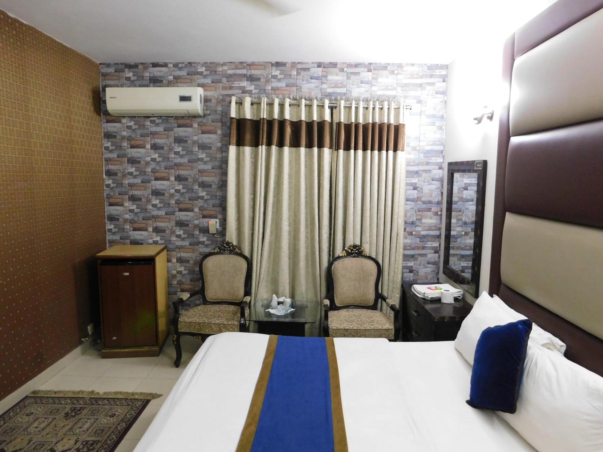 Hotel Tourist Inn Lahor Kültér fotó