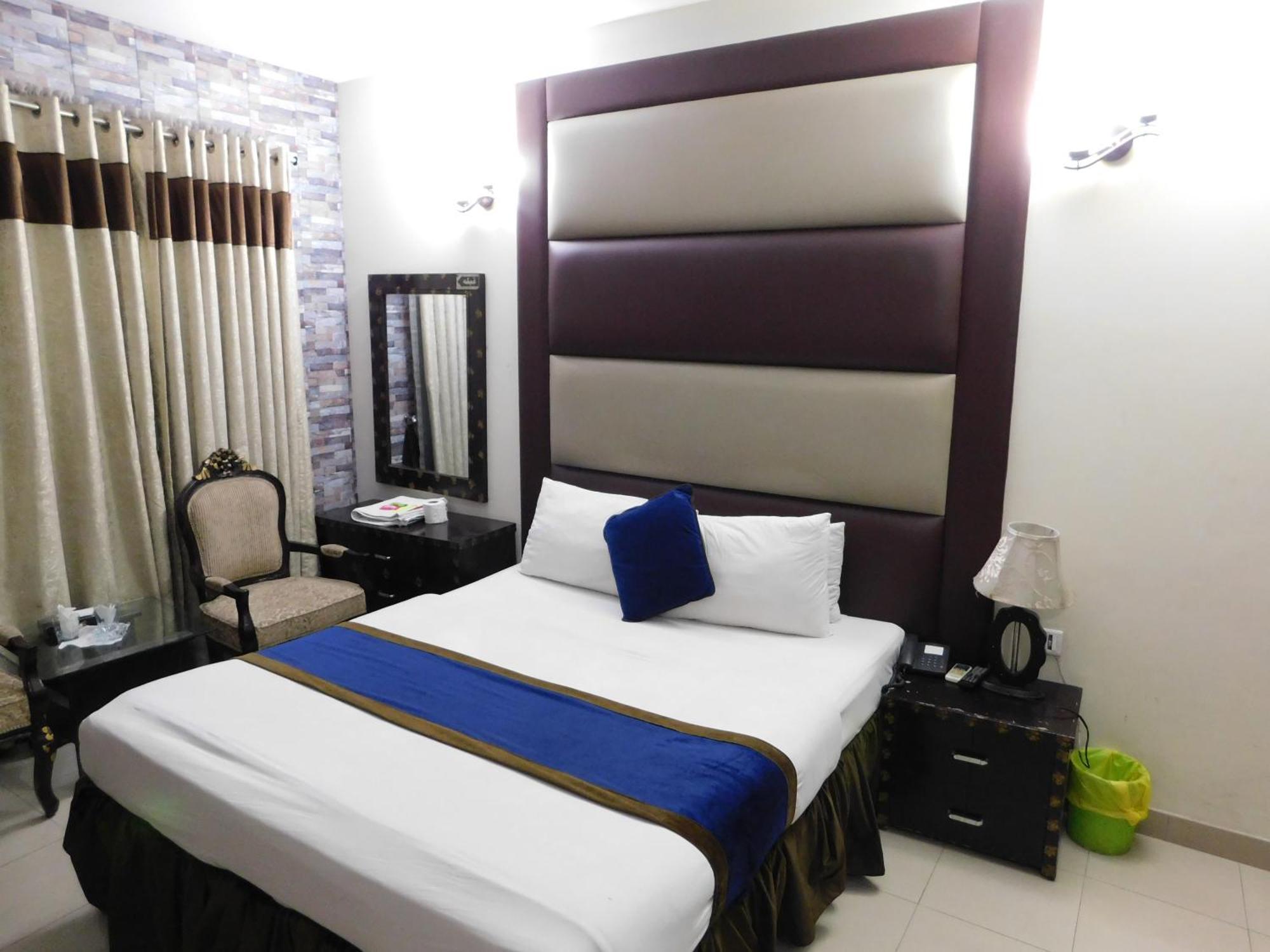 Hotel Tourist Inn Lahor Kültér fotó