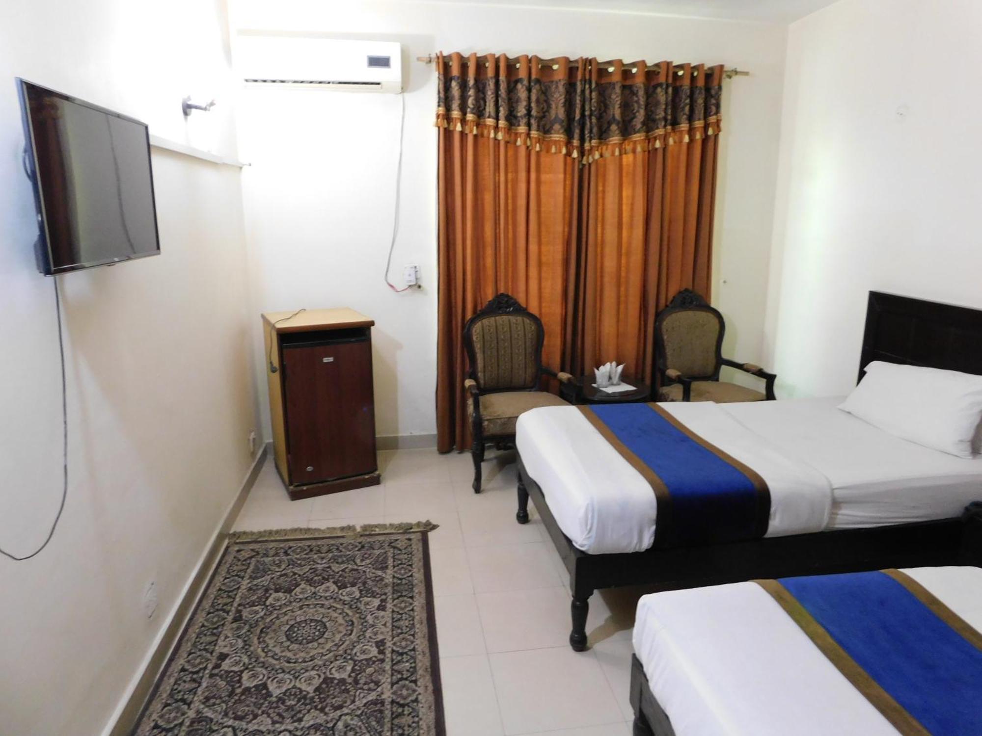 Hotel Tourist Inn Lahor Kültér fotó