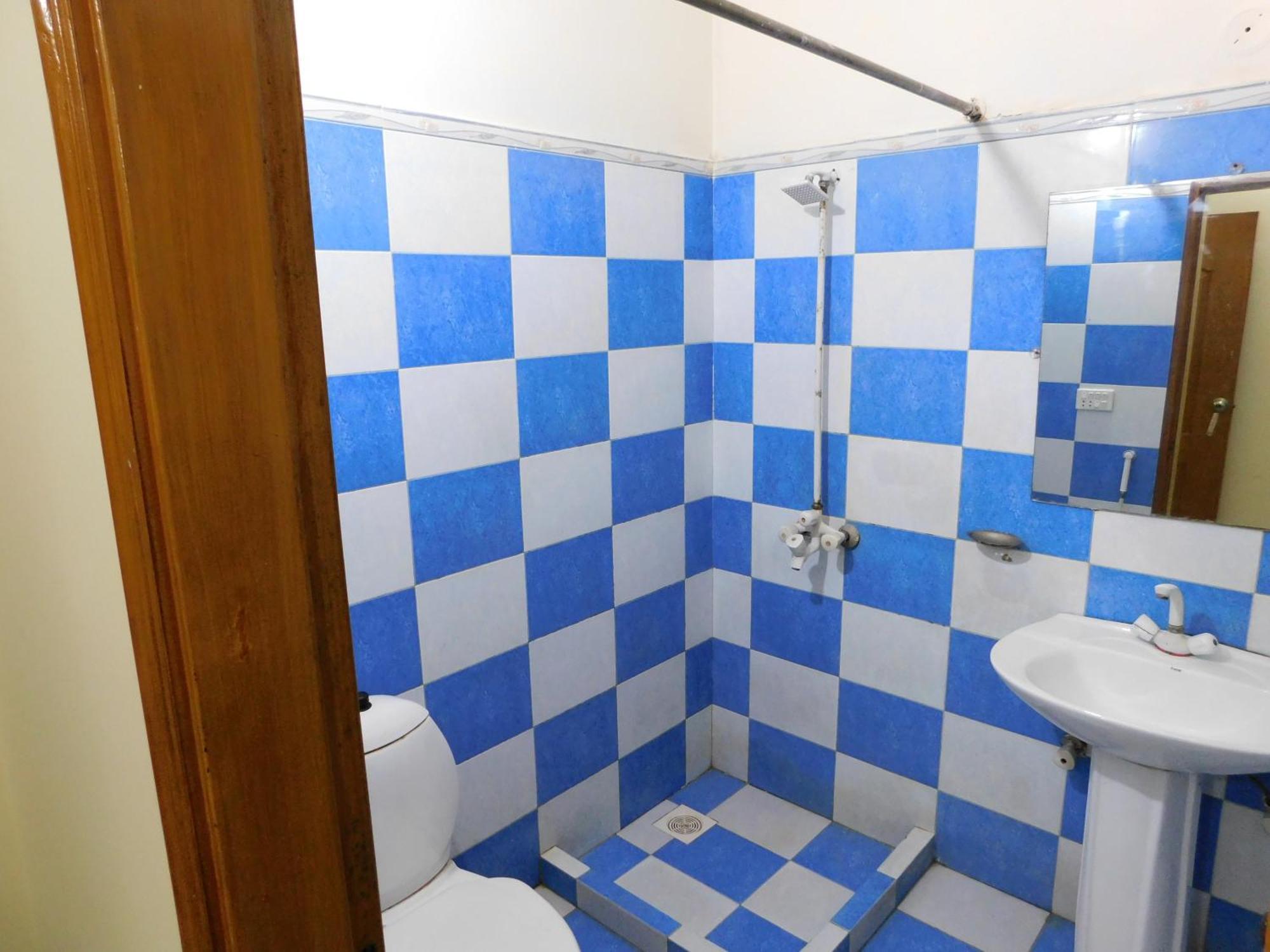 Hotel Tourist Inn Lahor Kültér fotó