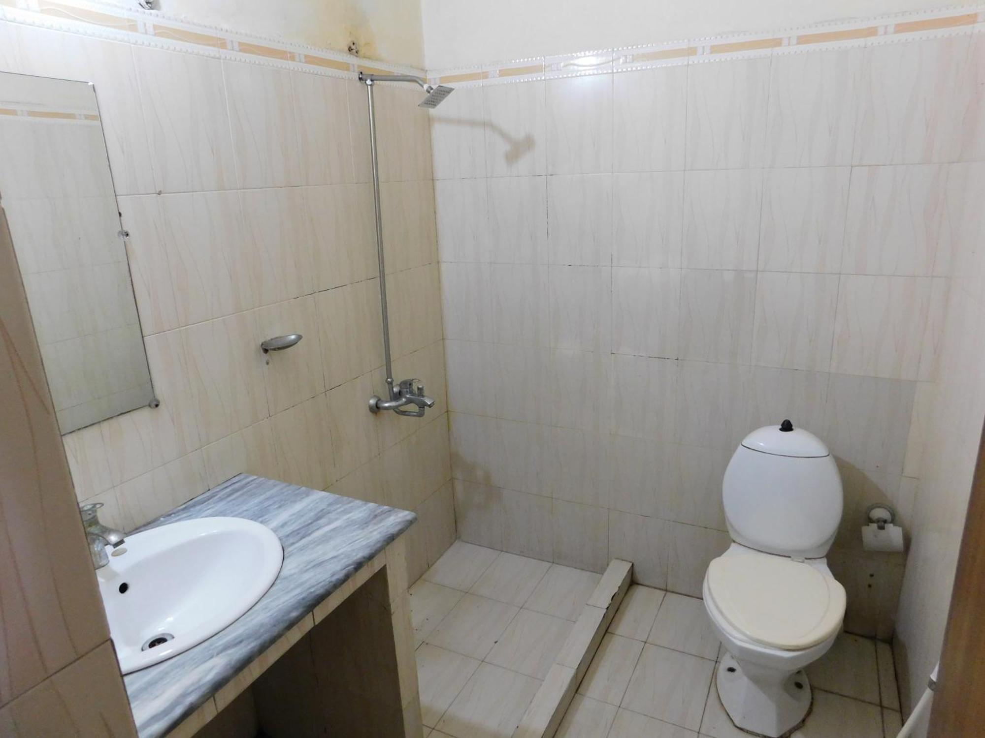 Hotel Tourist Inn Lahor Kültér fotó
