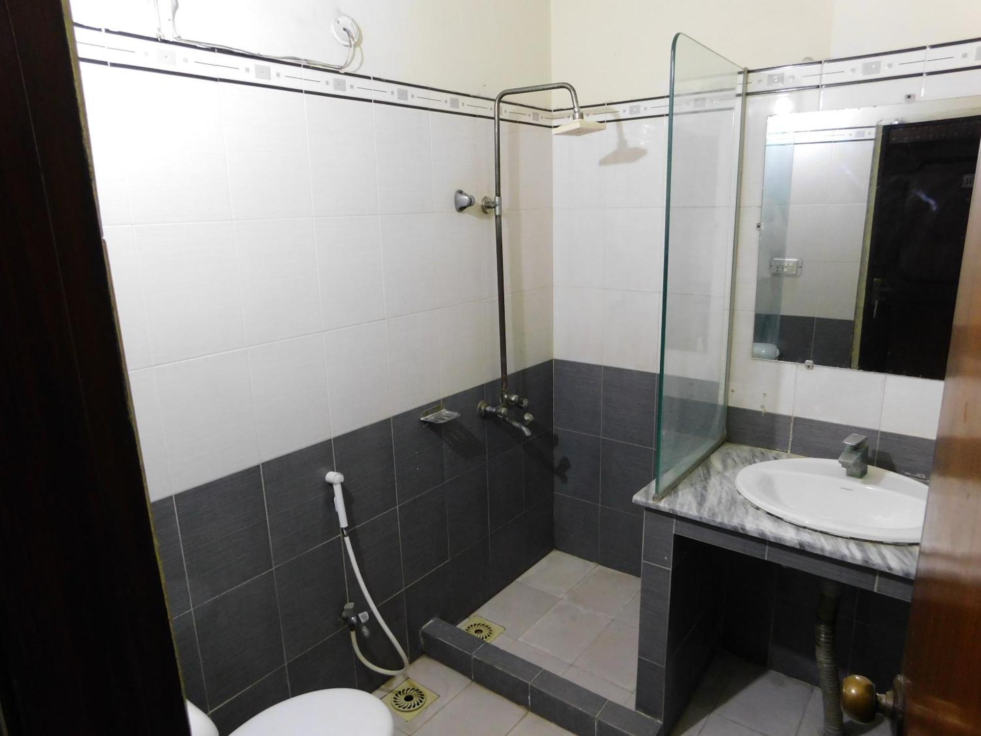 Hotel Tourist Inn Lahor Kültér fotó