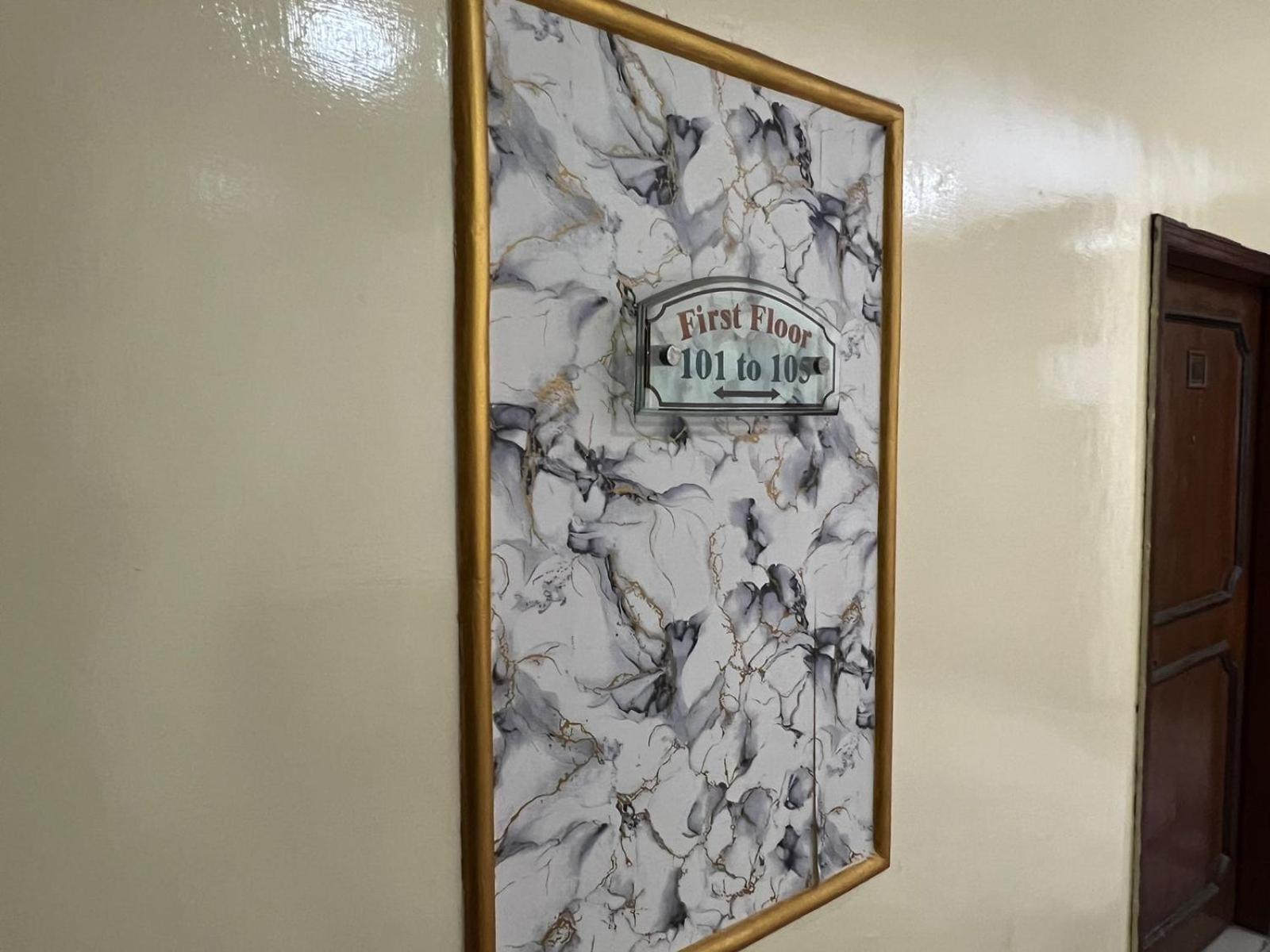 Hotel Tourist Inn Lahor Kültér fotó