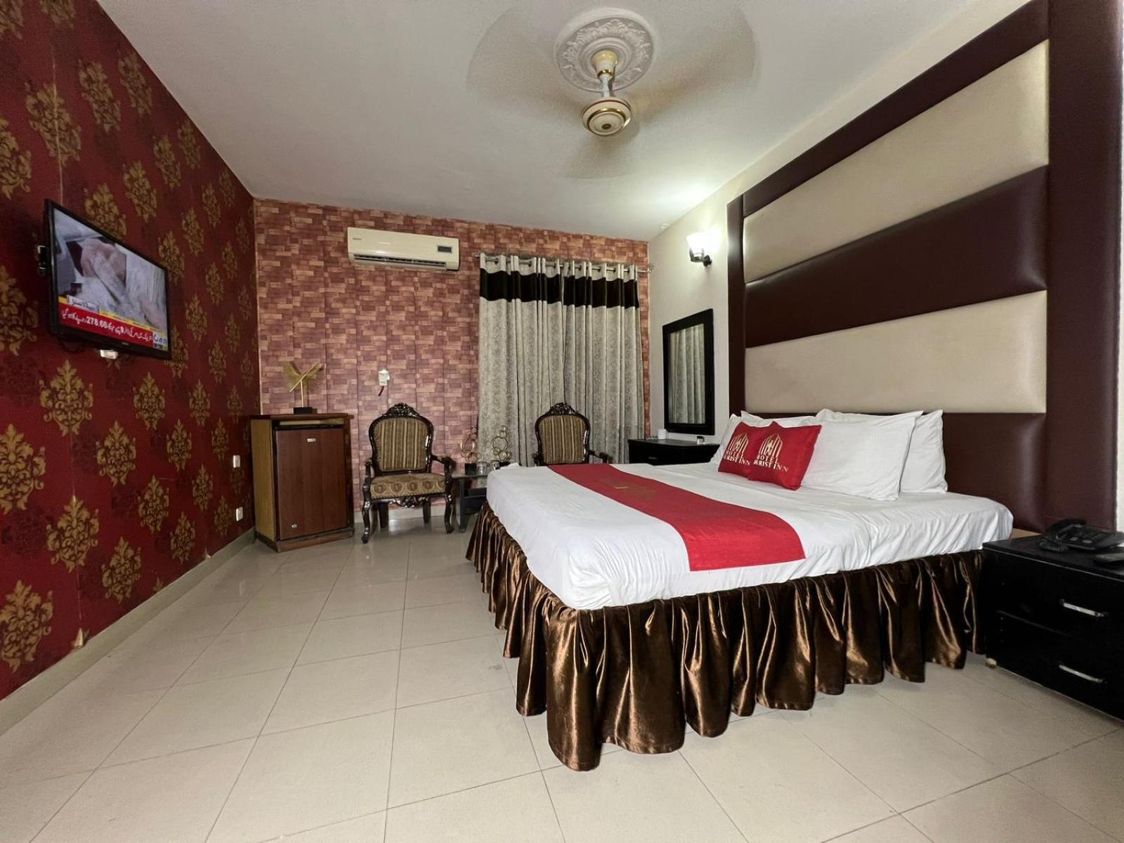 Hotel Tourist Inn Lahor Kültér fotó