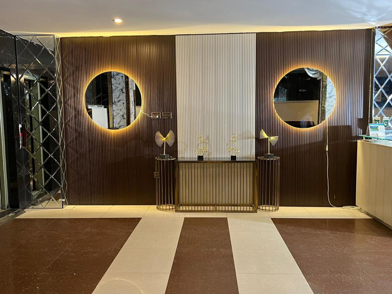 Hotel Tourist Inn Lahor Kültér fotó