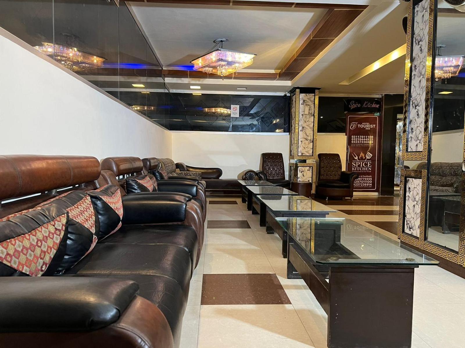Hotel Tourist Inn Lahor Kültér fotó