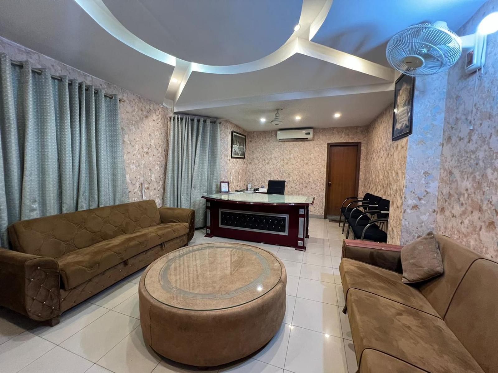 Hotel Tourist Inn Lahor Kültér fotó