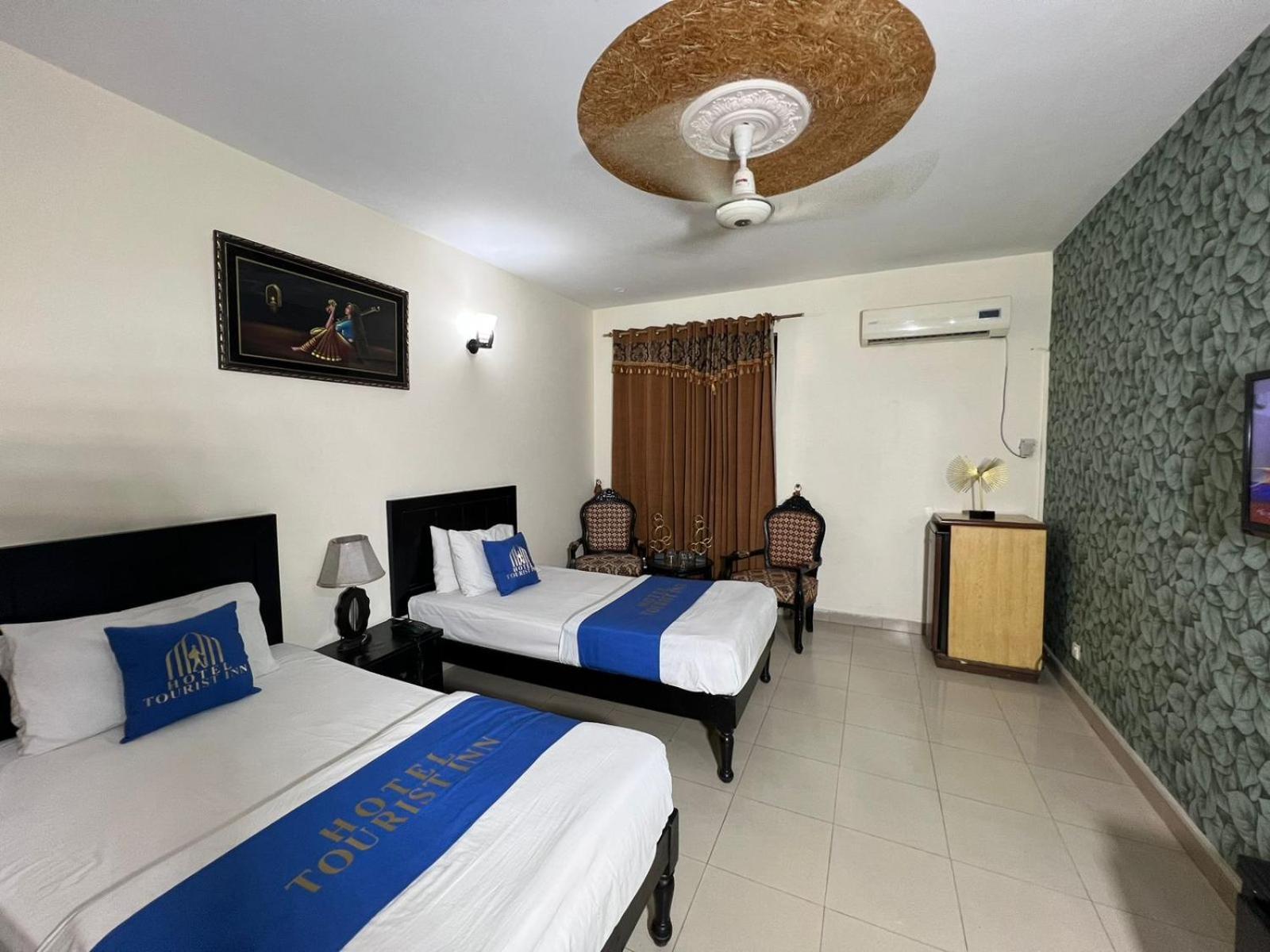 Hotel Tourist Inn Lahor Kültér fotó