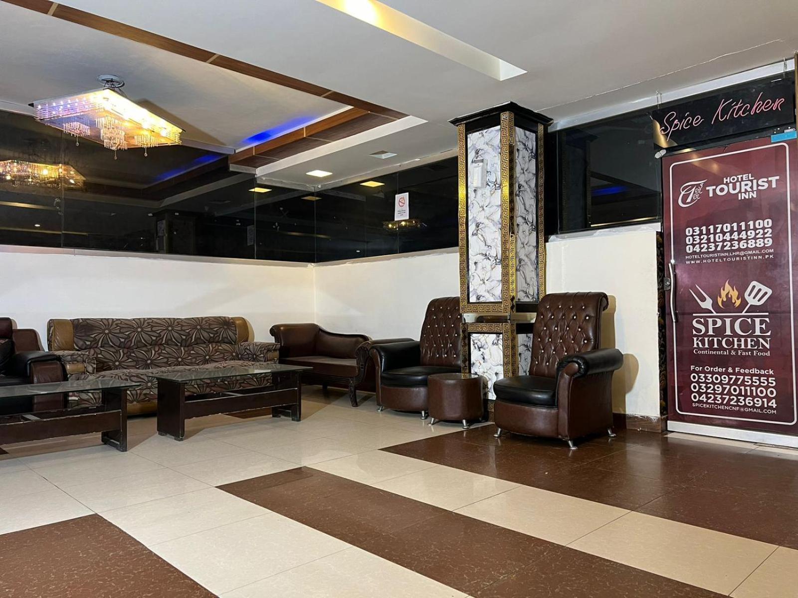 Hotel Tourist Inn Lahor Kültér fotó