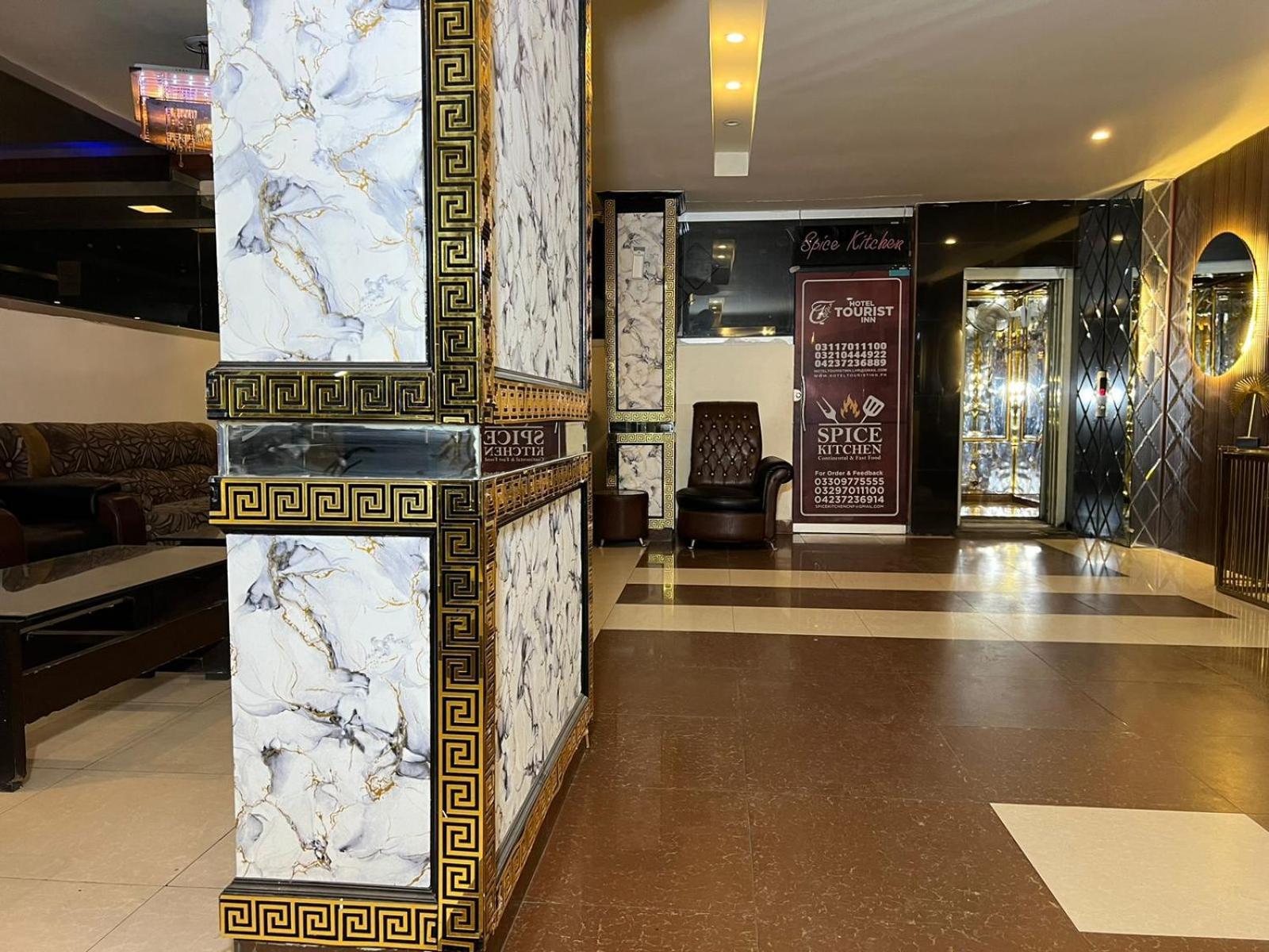 Hotel Tourist Inn Lahor Kültér fotó