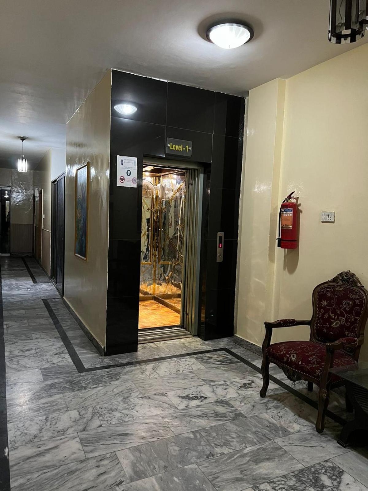 Hotel Tourist Inn Lahor Kültér fotó